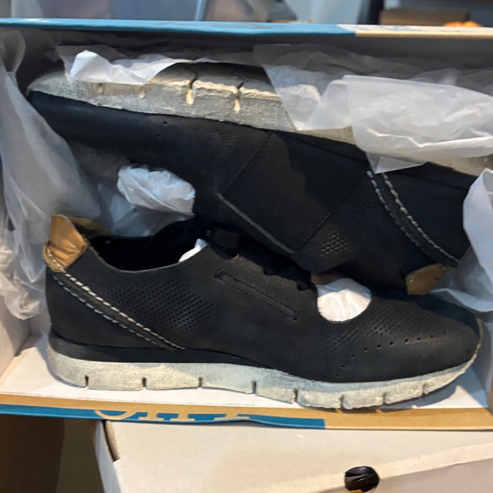 OTBT Black and Tan Athletic Shoes